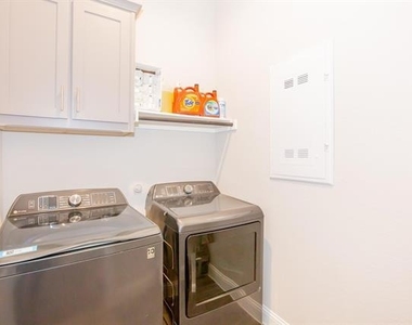 4924 Dewy Rose Lane - Photo Thumbnail 16