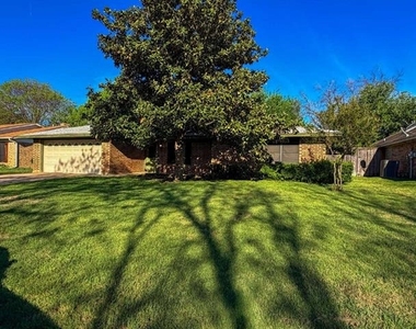 3708 Holland Drive - Photo Thumbnail 2