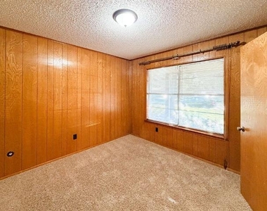 3708 Holland Drive - Photo Thumbnail 5