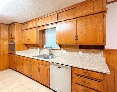 3708 Holland Drive - Photo Thumbnail 10