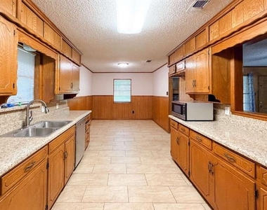 3708 Holland Drive - Photo Thumbnail 12