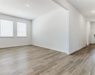 1213 Blue Spring Drive - Photo Thumbnail 5