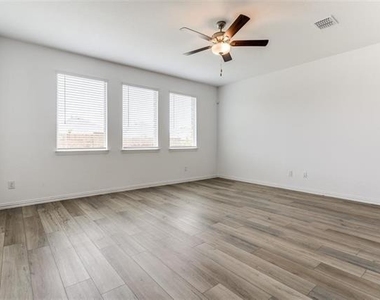 1213 Blue Spring Drive - Photo Thumbnail 4