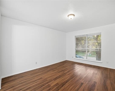 334 Valley Park Drive - Photo Thumbnail 19