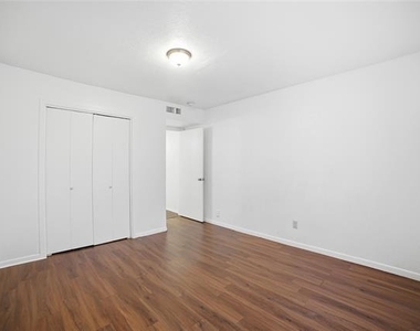 334 Valley Park Drive - Photo Thumbnail 24