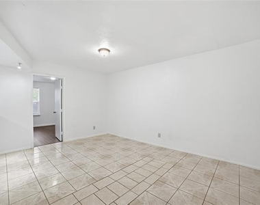334 Valley Park Drive - Photo Thumbnail 11