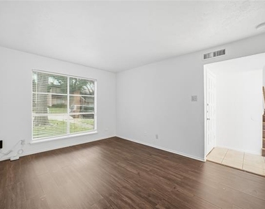 334 Valley Park Drive - Photo Thumbnail 5