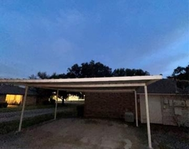 1302 Crescent Street - Photo Thumbnail 17