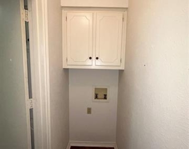 1302 Crescent Street - Photo Thumbnail 3