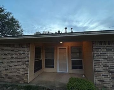1302 Crescent Street - Photo Thumbnail 19