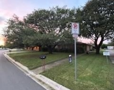 1302 Crescent Street - Photo Thumbnail 10