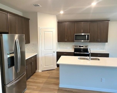 1902 Canyon Lane - Photo Thumbnail 7