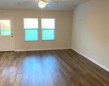 1902 Canyon Lane - Photo Thumbnail 4