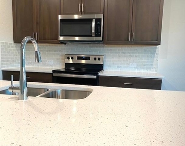1902 Canyon Lane - Photo Thumbnail 10