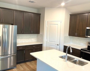 1902 Canyon Lane - Photo Thumbnail 9