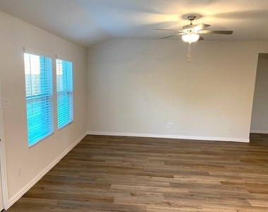 1902 Canyon Lane - Photo Thumbnail 19