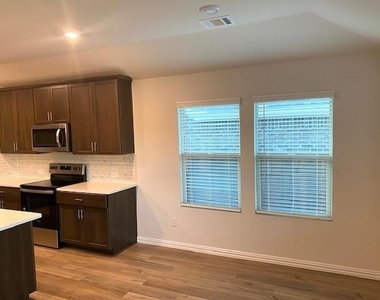 1902 Canyon Lane - Photo Thumbnail 12