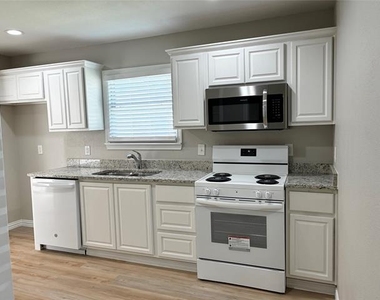 510 Magnolia Street - Photo Thumbnail 8