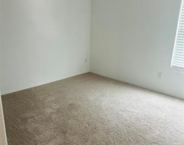 3212 Coyote Way - Photo Thumbnail 6