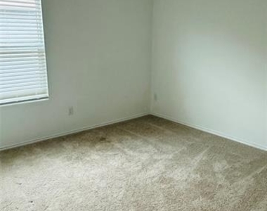 3212 Coyote Way - Photo Thumbnail 7