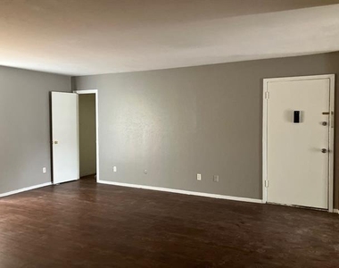 12888 Montfort Drive - Photo Thumbnail 4