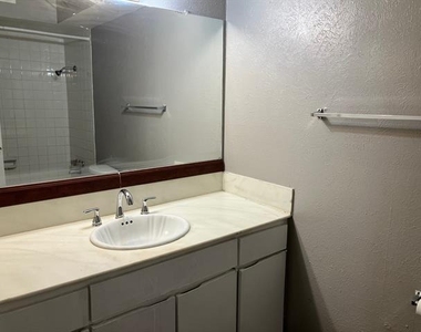 12888 Montfort Drive - Photo Thumbnail 8