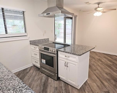 6908 Sunflower Circle N - Photo Thumbnail 5
