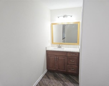 6908 Sunflower Circle N - Photo Thumbnail 8