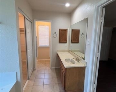 1615 Ariel Drive - Photo Thumbnail 13