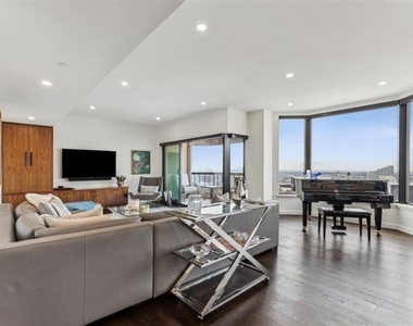3030 Mckinney Avenue - Photo Thumbnail 1