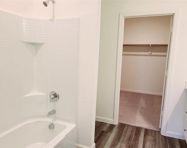 1308 Fleckman Drive - Photo Thumbnail 21