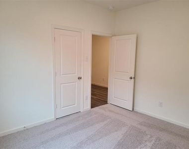 1308 Fleckman Drive - Photo Thumbnail 12