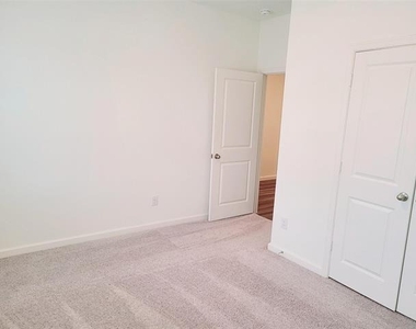 1308 Fleckman Drive - Photo Thumbnail 10