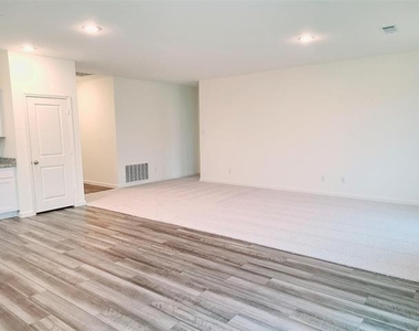 1308 Fleckman Drive - Photo Thumbnail 15