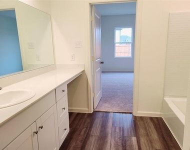 1308 Fleckman Drive - Photo Thumbnail 22