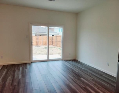 1308 Fleckman Drive - Photo Thumbnail 7