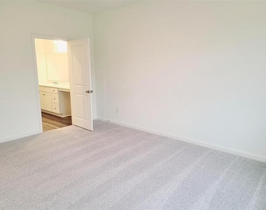 1308 Fleckman Drive - Photo Thumbnail 18