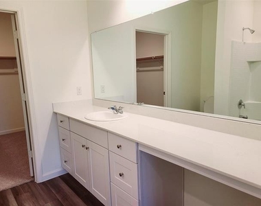 1308 Fleckman Drive - Photo Thumbnail 20