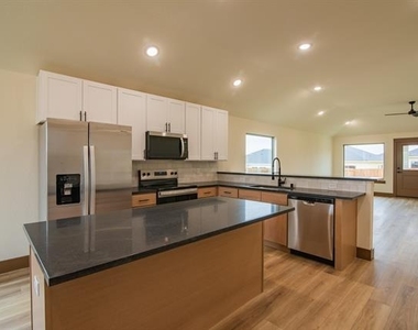 13561 Bonanza Circle - Photo Thumbnail 5