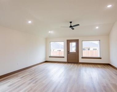 13561 Bonanza Circle - Photo Thumbnail 4