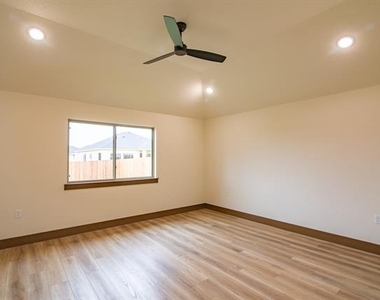 13561 Bonanza Circle - Photo Thumbnail 11