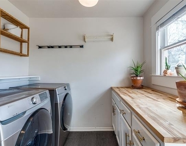 321 N Henderson Avenue - Photo Thumbnail 13