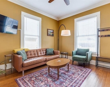 321 N Henderson Avenue - Photo Thumbnail 5