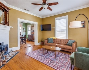 321 N Henderson Avenue - Photo Thumbnail 3