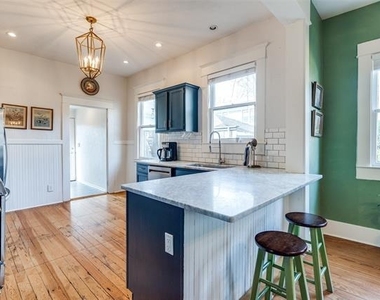321 N Henderson Avenue - Photo Thumbnail 10