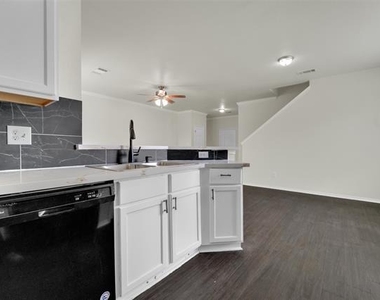 338 Castleridge Drive - Photo Thumbnail 7