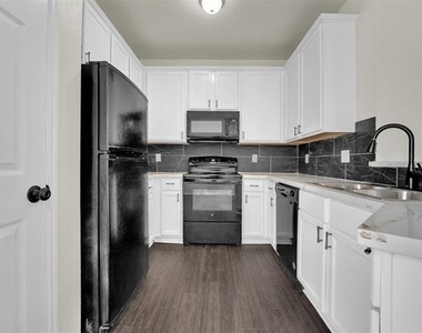 338 Castleridge Drive - Photo Thumbnail 6