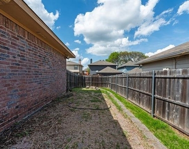 220 High Pointe Lane - Photo Thumbnail 19