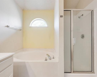 220 High Pointe Lane - Photo Thumbnail 16
