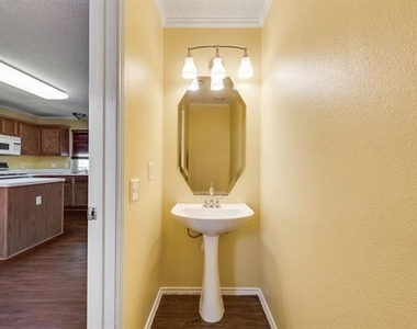 220 High Pointe Lane - Photo Thumbnail 11